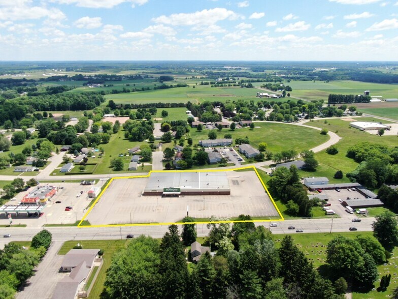 More Photos Of 291 S Main St, Clintonville Freestanding For Sale