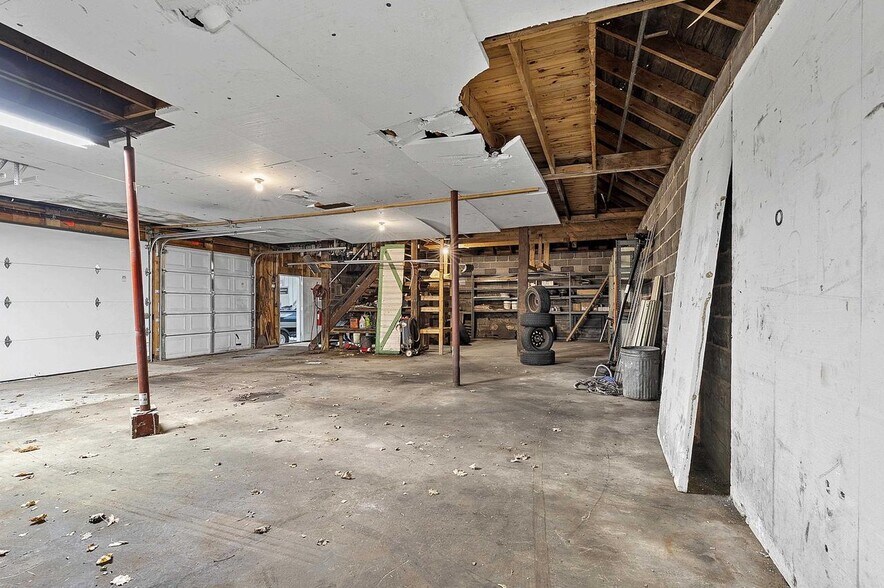 More Photos Of 201 E Green Bay St, Bonduel Service Station For Sale
