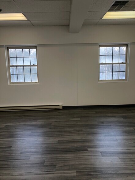 More Photos Of 200 Great Rd, Bedford Storefront Retail Office For Lease