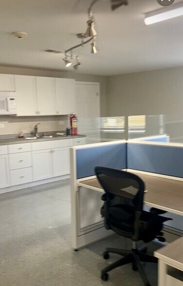 More Photos Of 14001-14027 W Illinois Hwy, New Lenox Warehouse For Lease