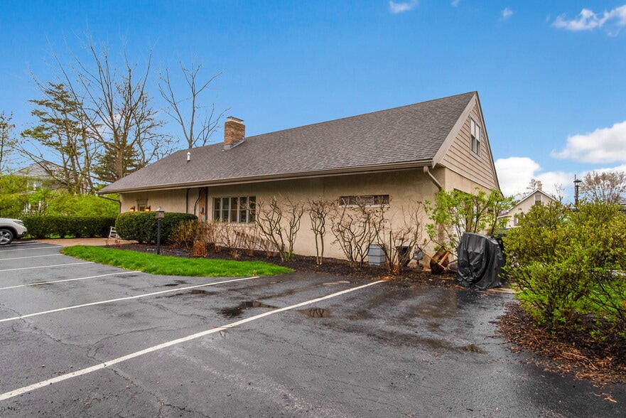 More Photos Of 4120 Main St, Hilliard Freestanding For Sale