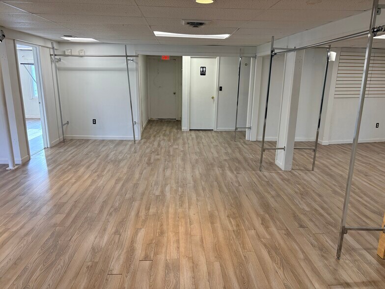 More Photos Of 1875 Main St, Tewksbury Storefront For Lease