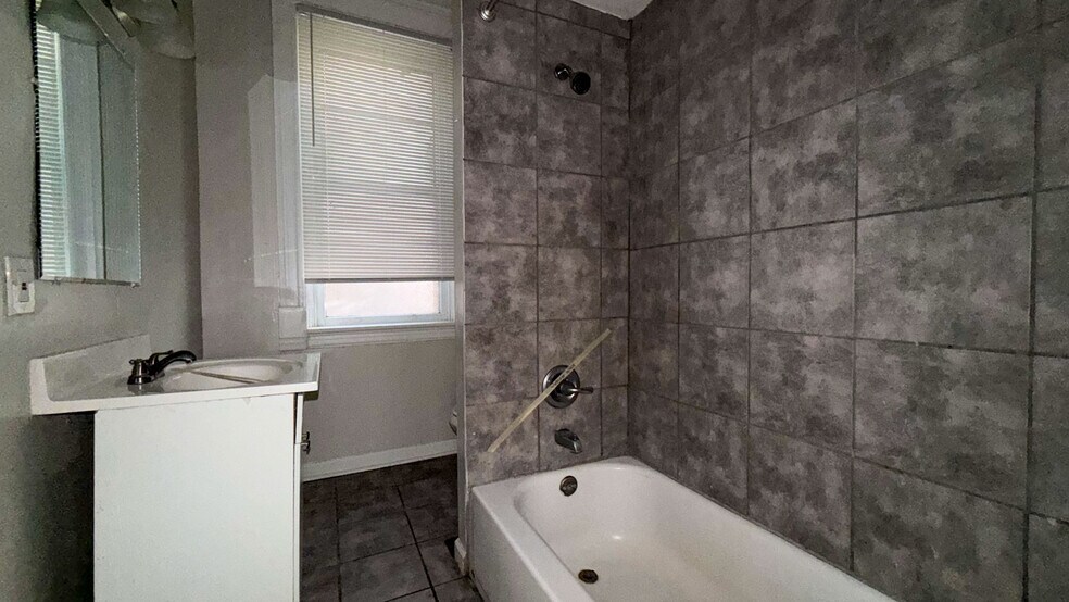 More Photos Of 2478 Paris St, Cincinnati Multifamily For Sale