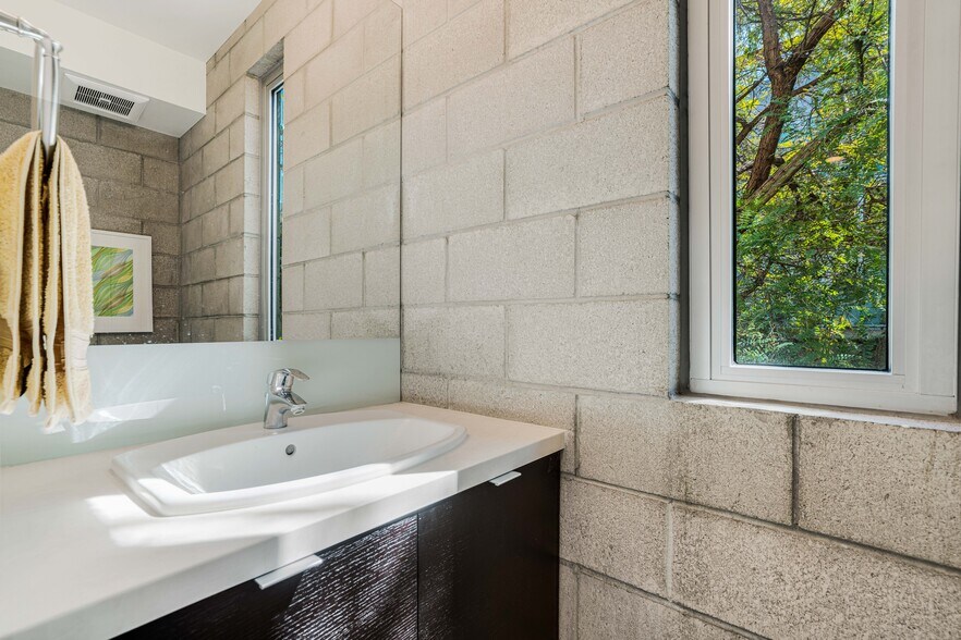 More Photos Of 3450 Cahuenga Blvd W, Los Angeles Office Residential For Lease