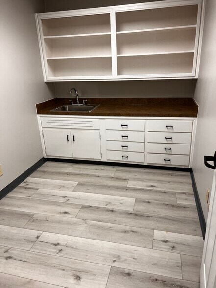 More Photos Of 1401 Applewood Dr, Dalton Medical For Lease