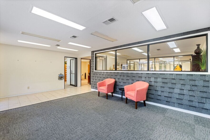 More Photos Of 2524 US Highway 96 N, Center Warehouse For Sale