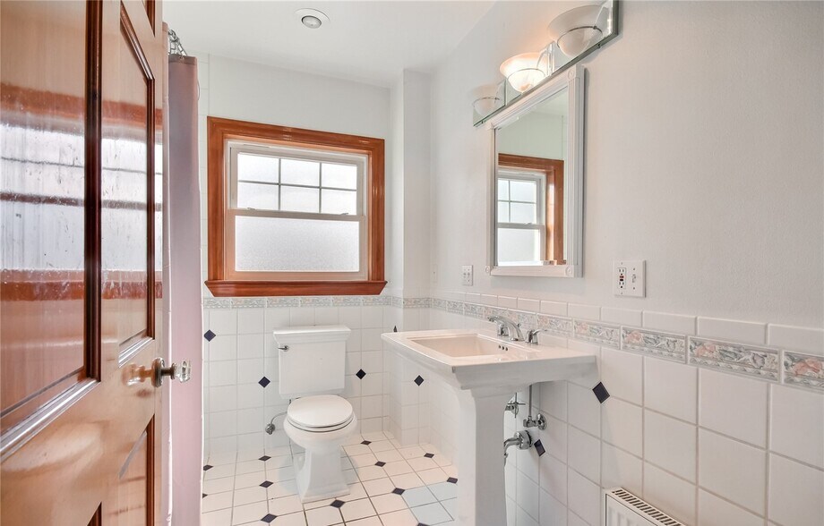 More Photos Of 2409 SW Findlay St, Seattle Apartments For Sale