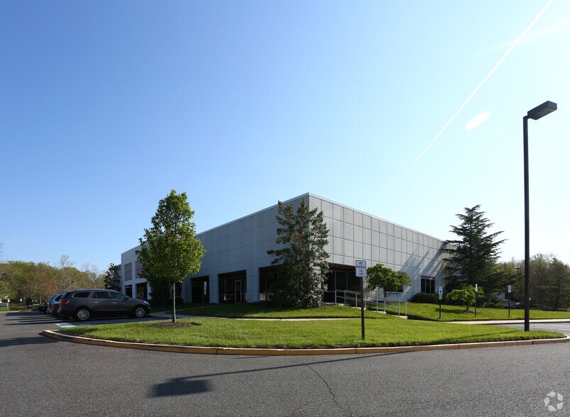 Primary Photo Of 3 Terri Ln, Burlington Flex For Sale