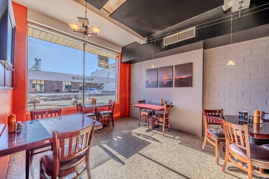 More Photos Of 201 W Commercial St, Lebanon Office For Sale