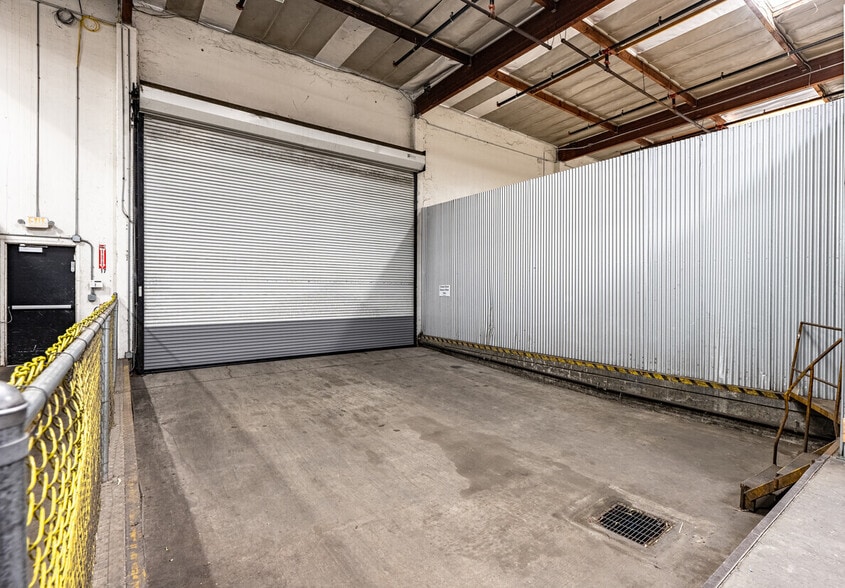 More Photos Of 5625 E Firestone Blvd, South Gate Warehouse For Lease
