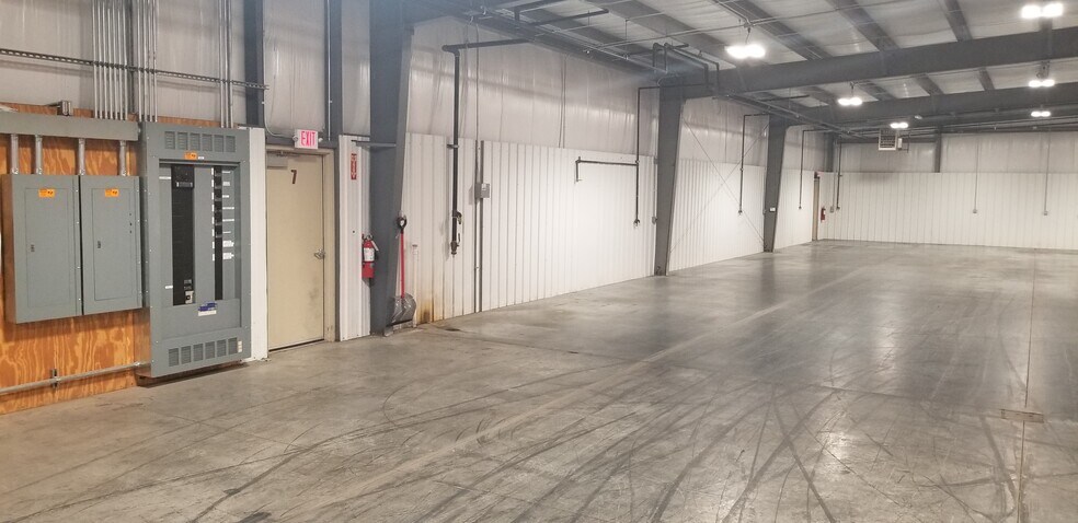 More Photos Of 3175 Atlas Dr, Oshkosh Warehouse For Lease