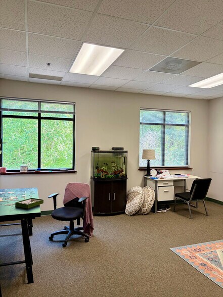 More Photos Of 312-326 Cloister Ct, Chapel Hill Office For Lease