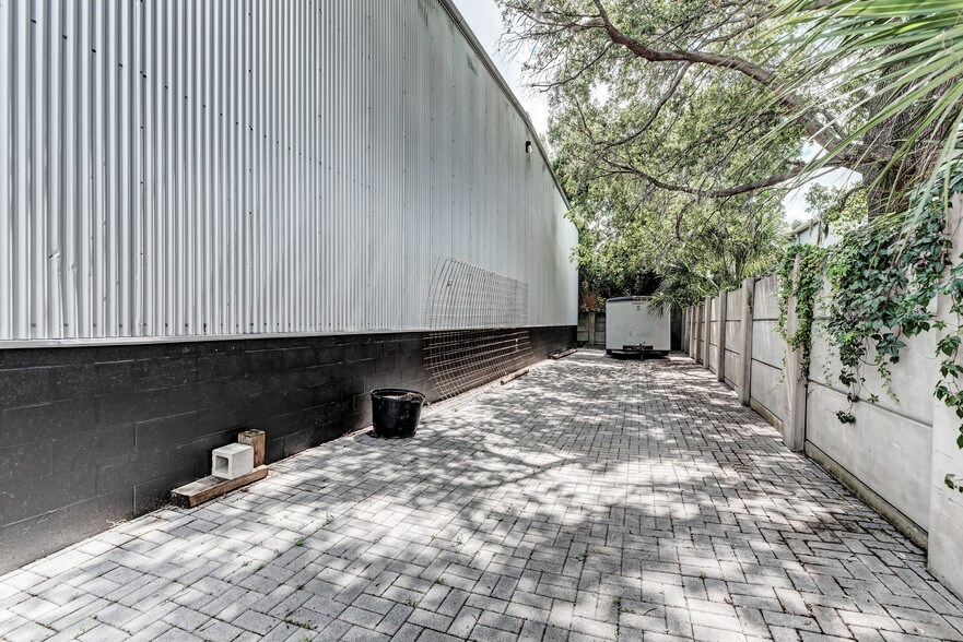 More Photos Of 1926 18th St, Sarasota Warehouse For Sale