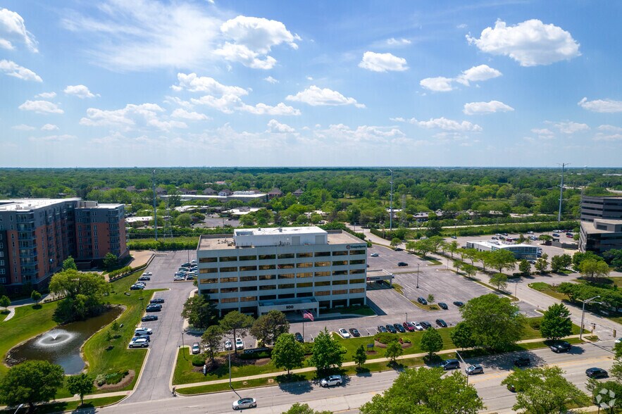 More Photos Of 707 Skokie Blvd, Northbrook Unknown For Lease