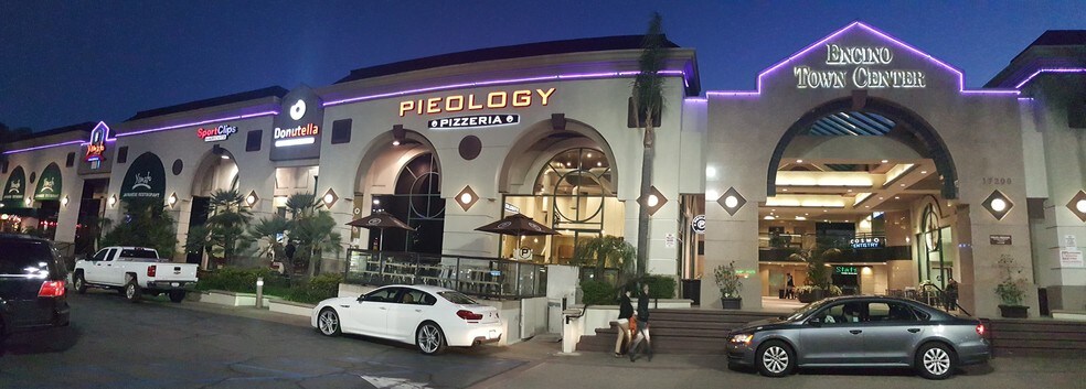 More Photos Of 17200 Ventura Blvd, Encino General Retail For Lease