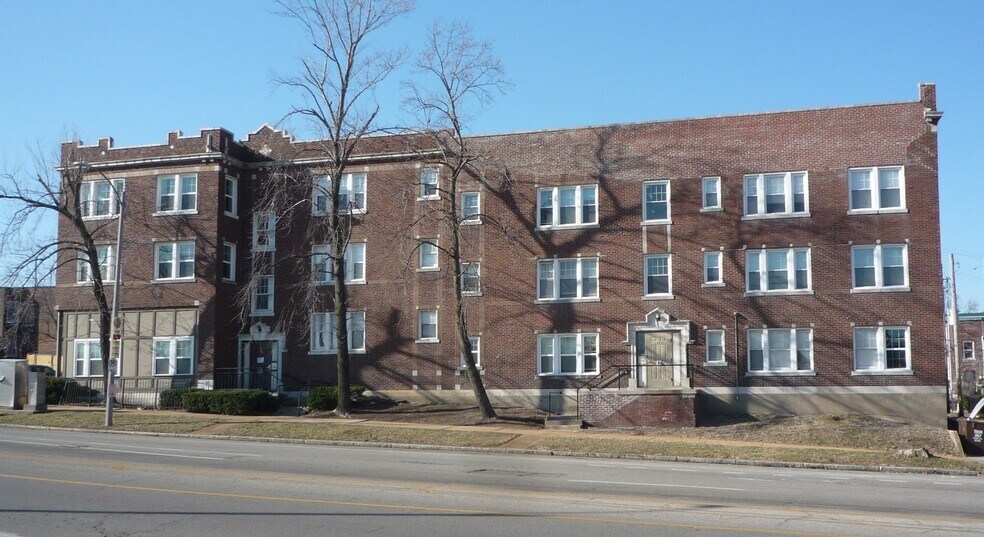 Primary Photo Of 4400 W Florissant Ave, Saint Louis Apartments For Sale
