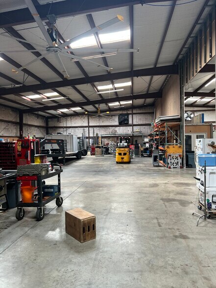 More Photos Of 9201 Brown Ln, Austin Warehouse For Sale