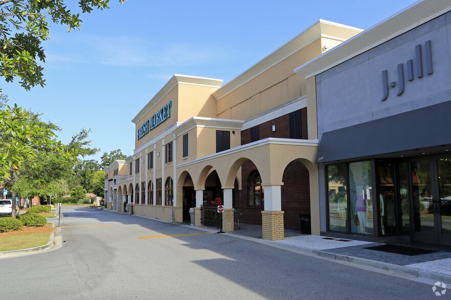 More Photos Of 5525 Abercorn St, Savannah General Retail For Lease