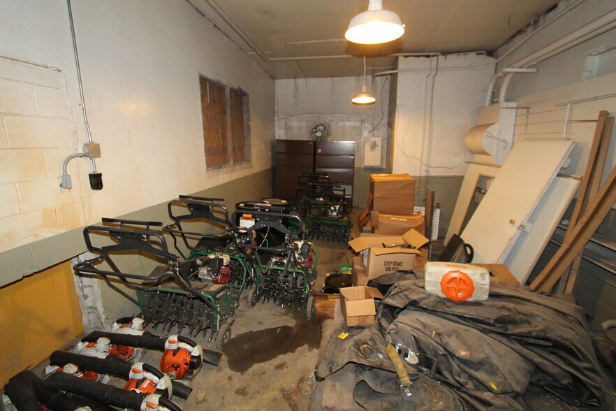 More Photos Of 400 S Pine St, Burlington General Retail For Sale