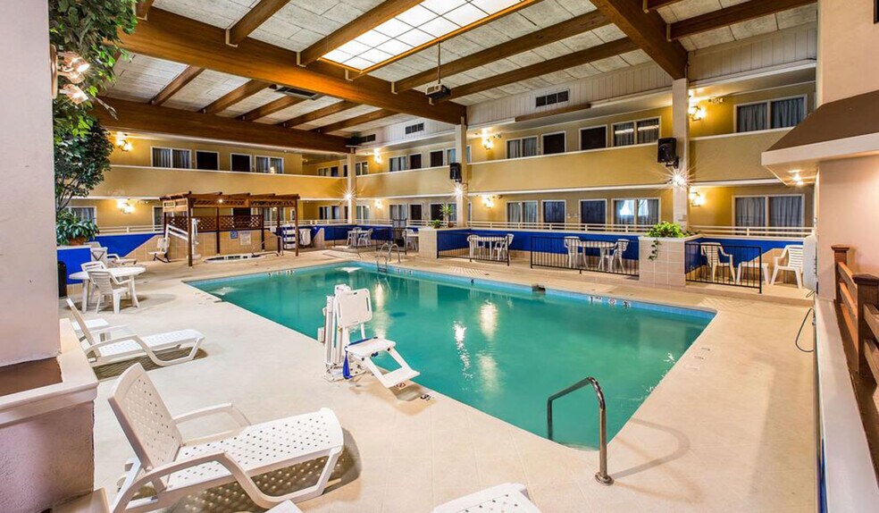 More Photos Of 300 S Highway 13, Craig Hotel For Sale