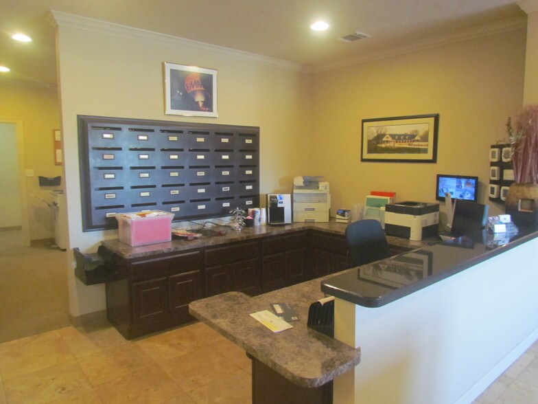 More Photos Of 3030 University Dr E, College Station Medical For Lease