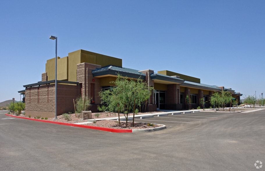 More Photos Of 41810 N Venture Dr, Phoenix Office For Sale