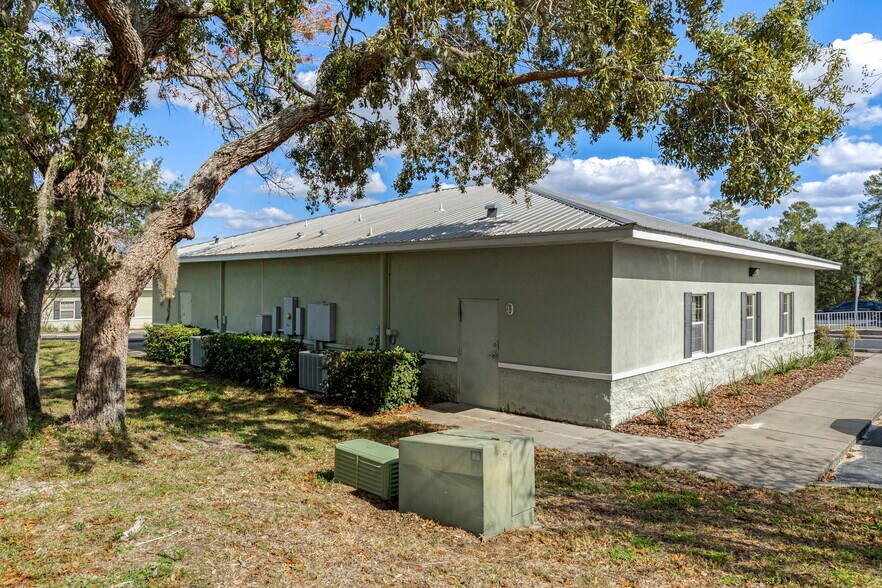 More Photos Of 8352 Forest Oaks Blvd, Spring Hill Office For Sale