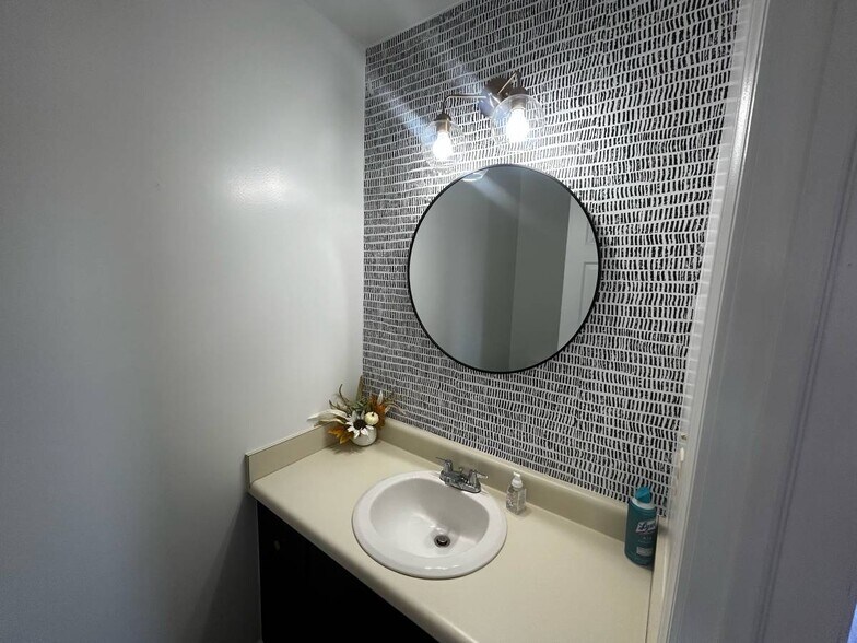 More Photos Of 901 N Courthouse Rd, North Chesterfield Loft Creative Space For Lease