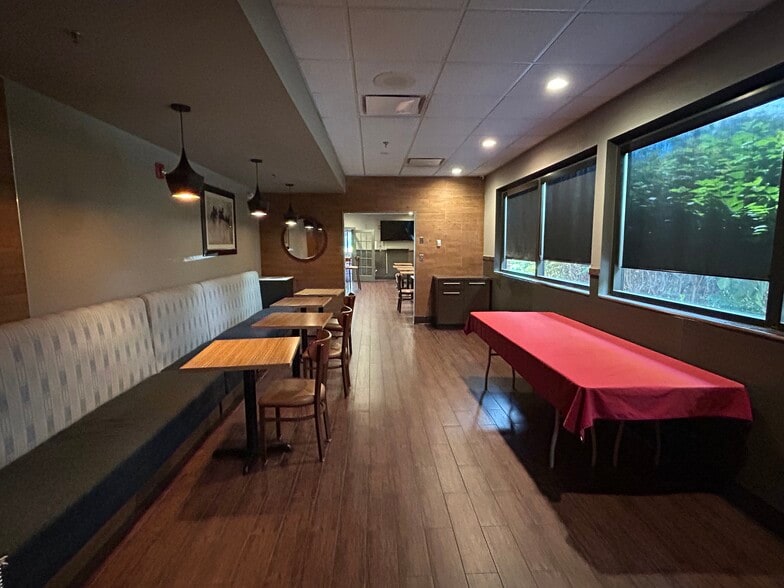 More Photos Of 14B Royal Rd, Flemington Hotel For Lease
