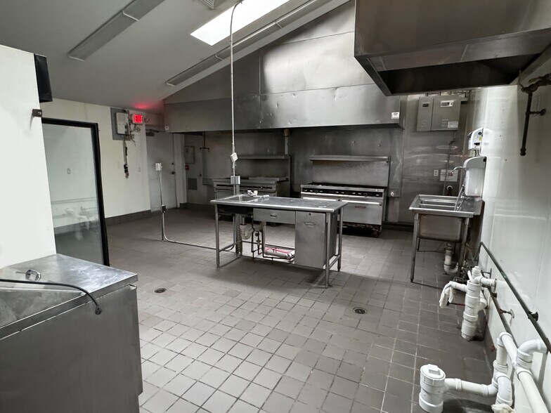 More Photos Of 6011 Main St, Buffalo Freestanding For Sale