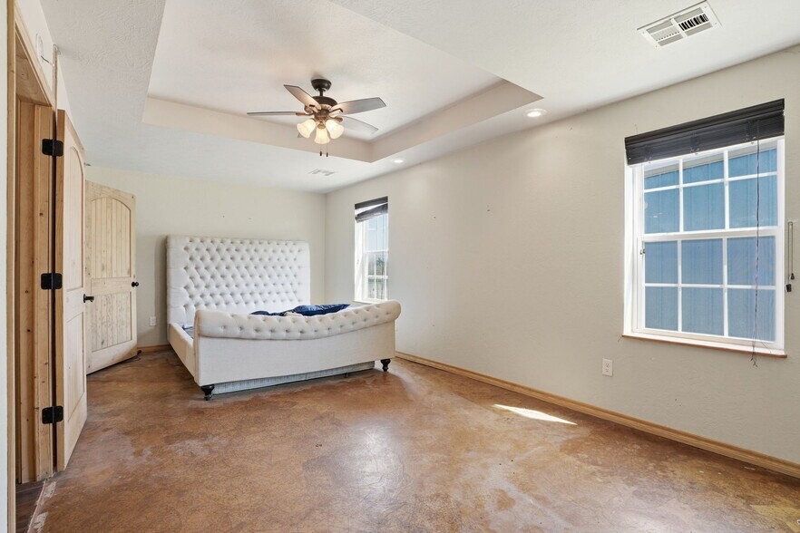 More Photos Of 17052 NE North Dr, Fletcher Flex For Sale