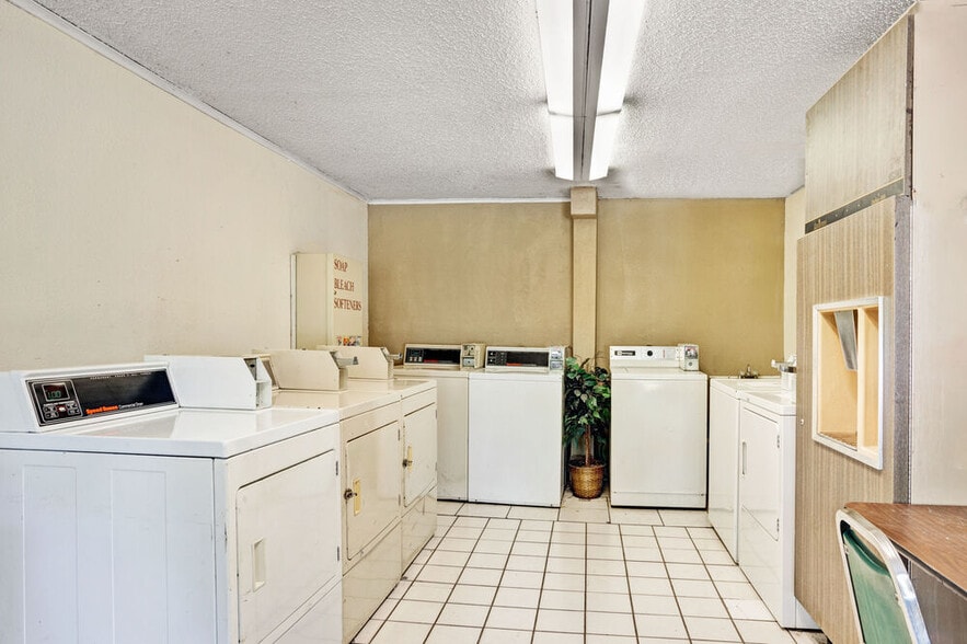 More Photos Of 7887 17 Mile Rd, Sterling Heights Hotel For Sale