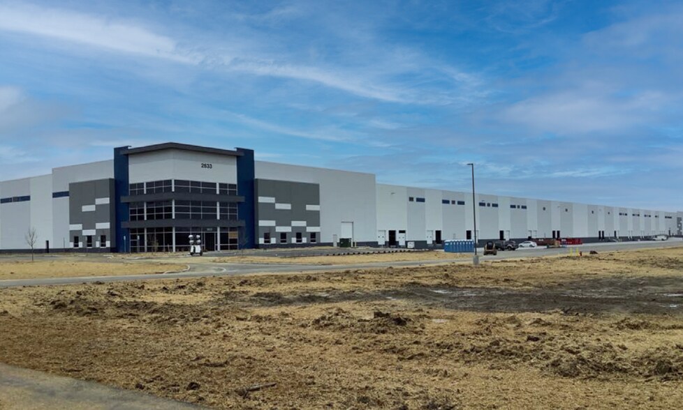 More Photos Of 13922 N Ormandy Rd, Mooresville Distribution For Lease