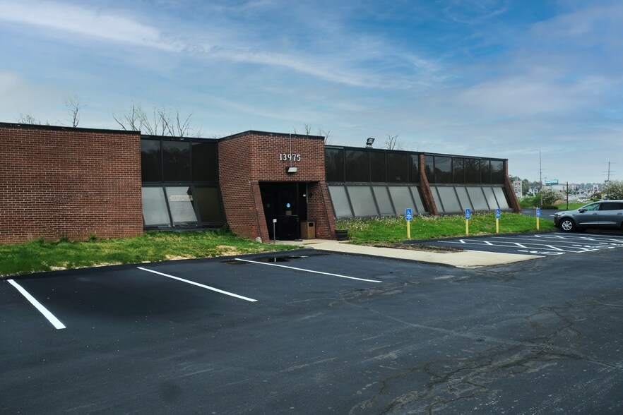 More Photos Of 13975 Manchester Rd, Manchester Medical For Lease