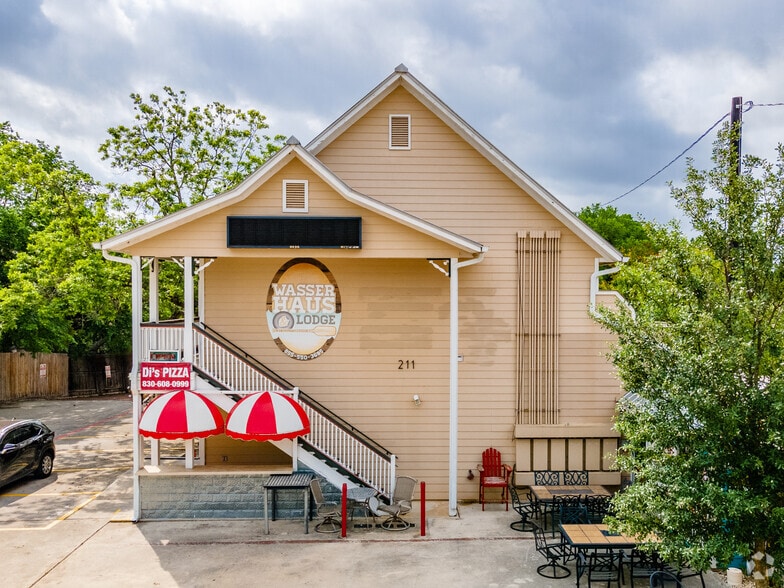 More Photos Of 211 W Lincoln Rd, New Braunfels Hotel For Lease