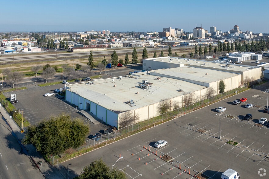 More Photos Of 1931 G St, Fresno Warehouse For Sale