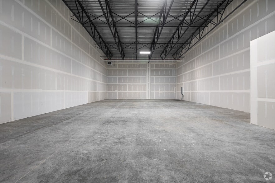 More Photos Of 5718 W 3500 South, West Valley Warehouse For Lease