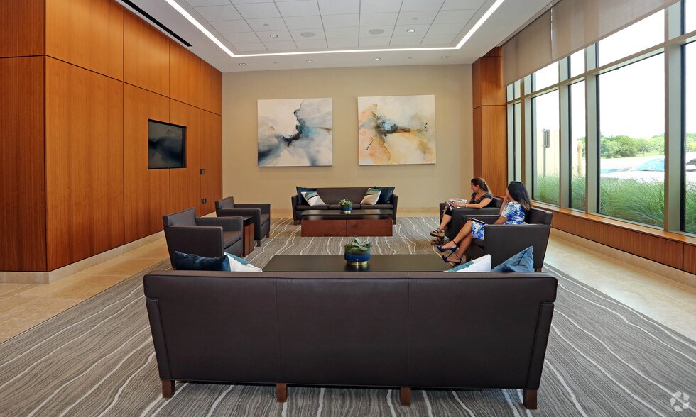 More Photos Of 550 Reserve St, Southlake Loft Creative Space For Lease