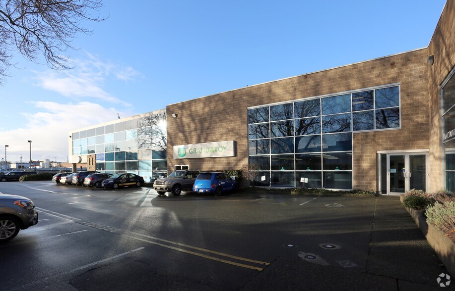 More Photos Of 2326-2330 Government St, Victoria Warehouse For Lease