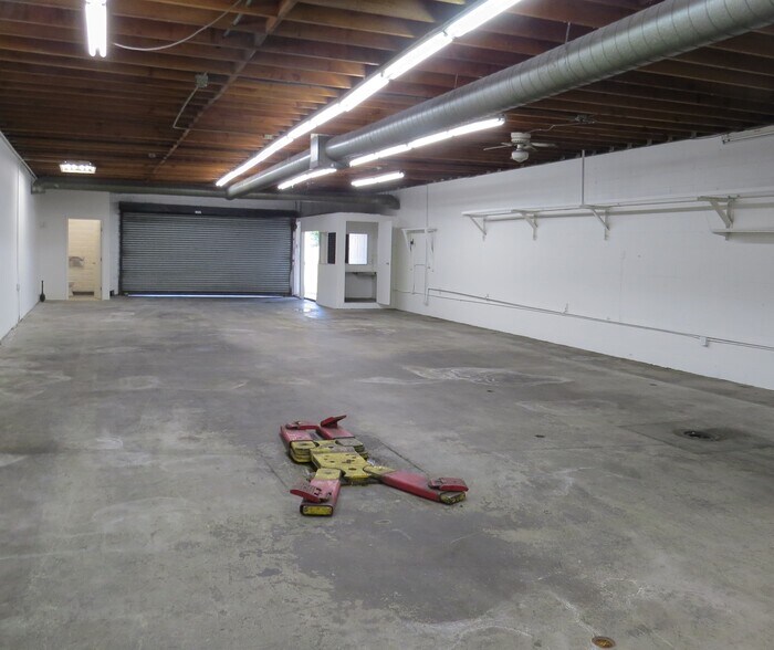 More Photos Of 709 N Alexandria Ave, Los Angeles Auto Repair For Lease