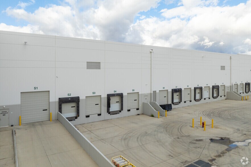 More Photos Of 9375 Alabama St, Redlands Distribution For Lease