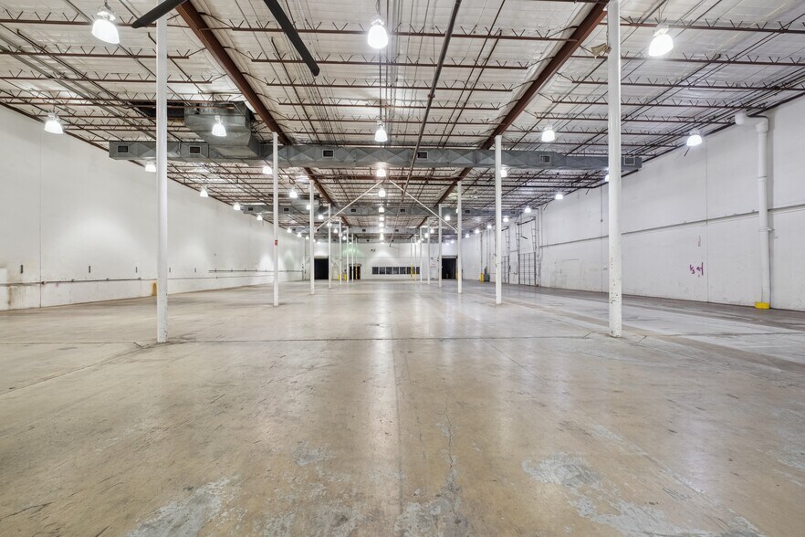More Photos Of 8100 Kempwood Dr, Houston Manufacturing For Lease