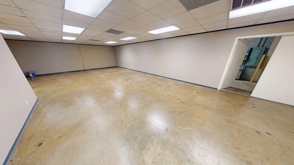 More Photos Of 9776 Whithorn Dr, Houston Showroom For Lease