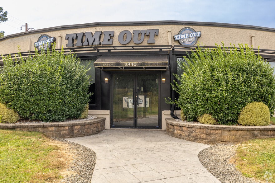 Primary Photo Of 2840 Pine Rd, Huntingdon Valley Showroom For Lease