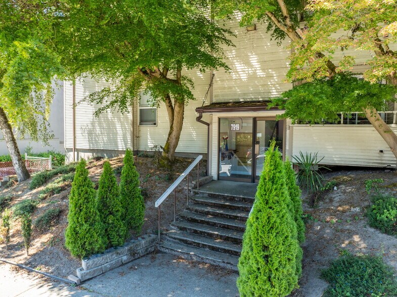 More Photos Of 7919 Wallingford Ave N, Seattle Apartments For Sale