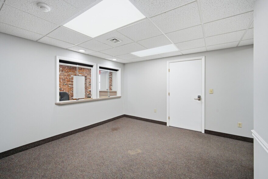 More Photos Of 222 Carew St, Springfield Medical For Lease