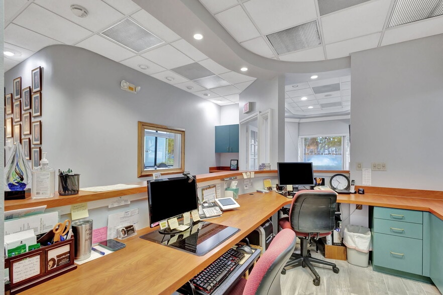 More Photos Of 5608 PGA Blvd, Palm Beach Gardens Medical For Lease