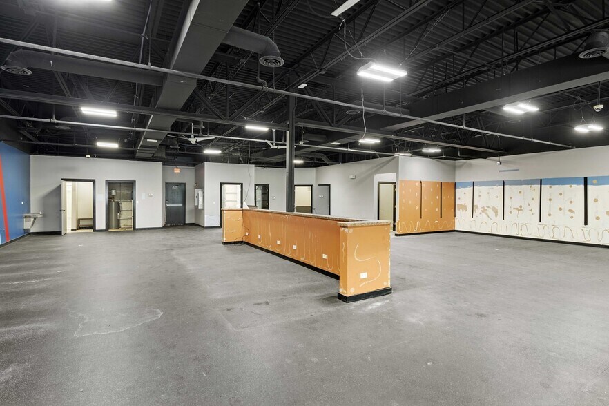 More Photos Of 1111 Dixie Hwy, Beecher Storefront For Sale