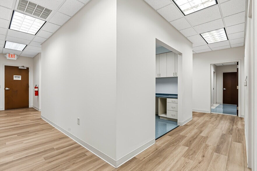 More Photos Of 3731 NW Cary Pky, Cary Medical For Sale