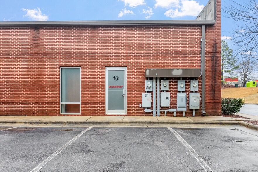 More Photos Of 2200 E Millbrook Rd, Raleigh Office For Lease